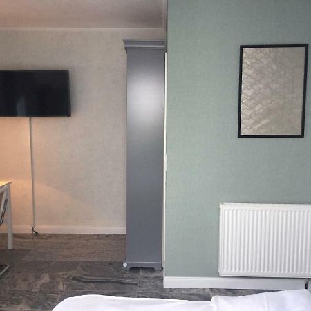 Neues Zimmerapartment Mit Bad Neckarwestheim Екстериор снимка