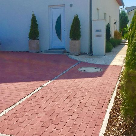 Neues Zimmerapartment Mit Bad Neckarwestheim Екстериор снимка