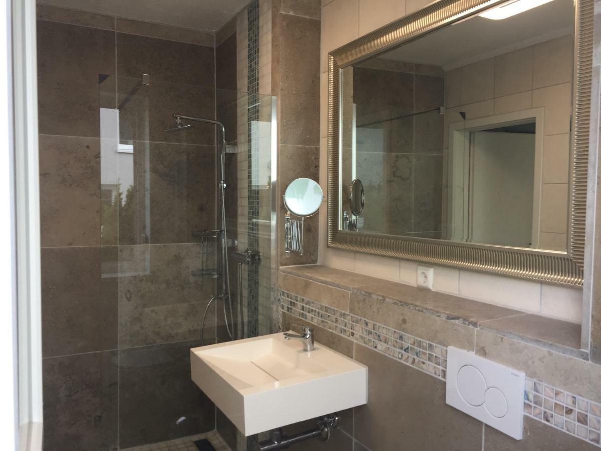 Neues Zimmerapartment Mit Bad Neckarwestheim Екстериор снимка