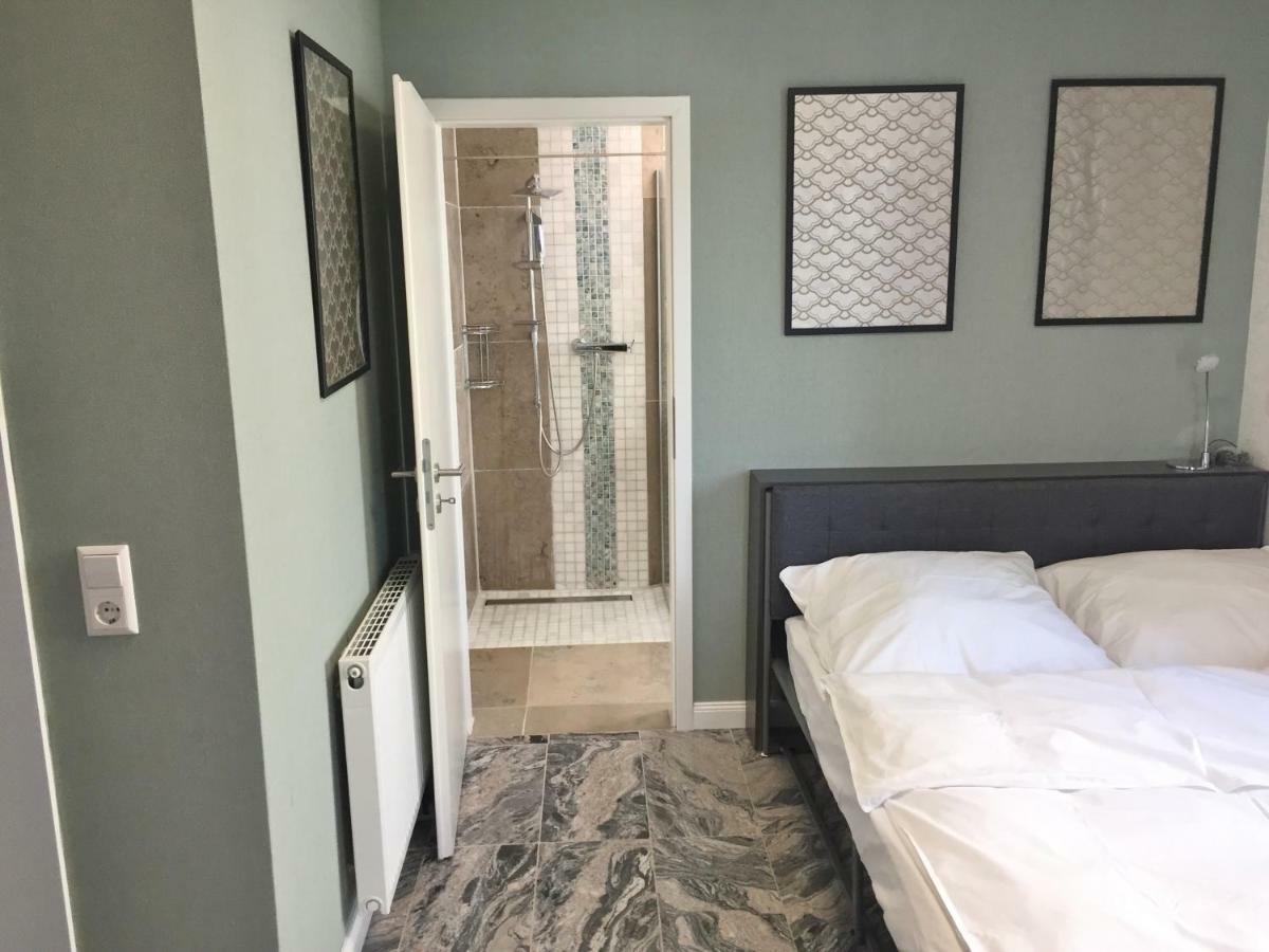 Neues Zimmerapartment Mit Bad Neckarwestheim Екстериор снимка