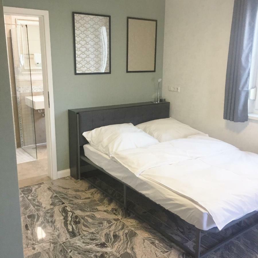 Neues Zimmerapartment Mit Bad Neckarwestheim Екстериор снимка